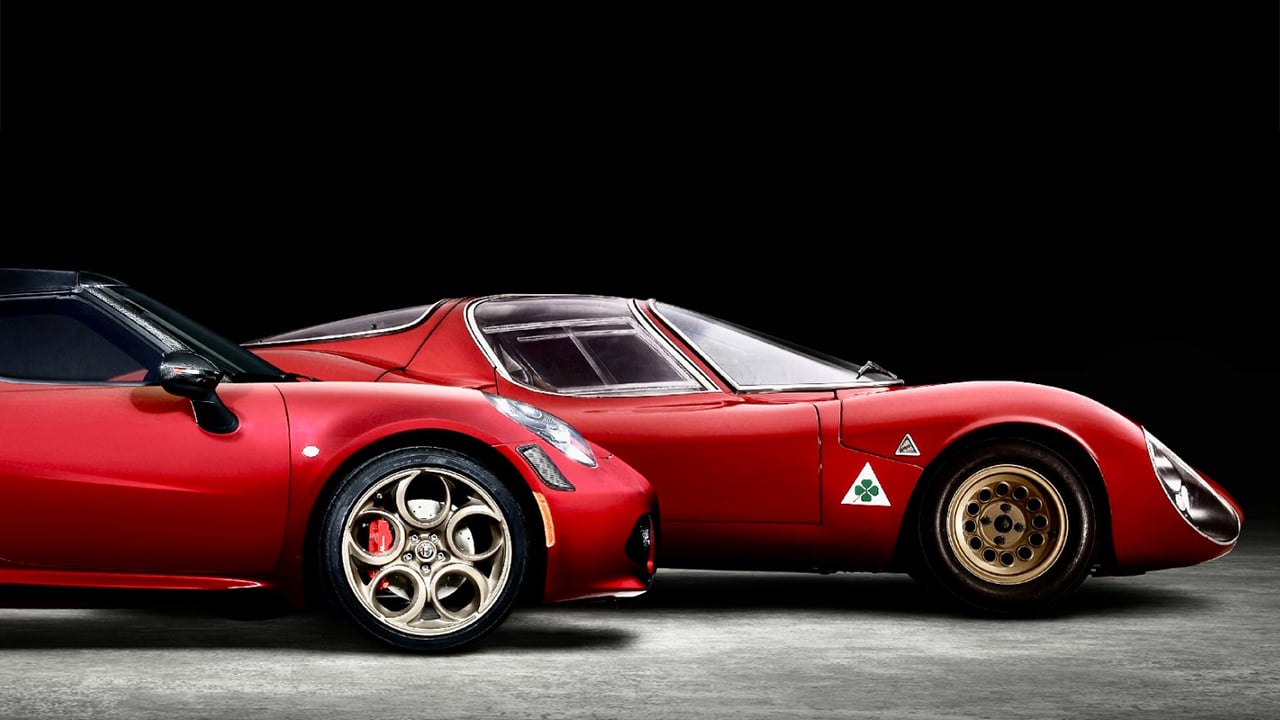 Vue latérale de deux Alfa Romeo d'occasion iconiques