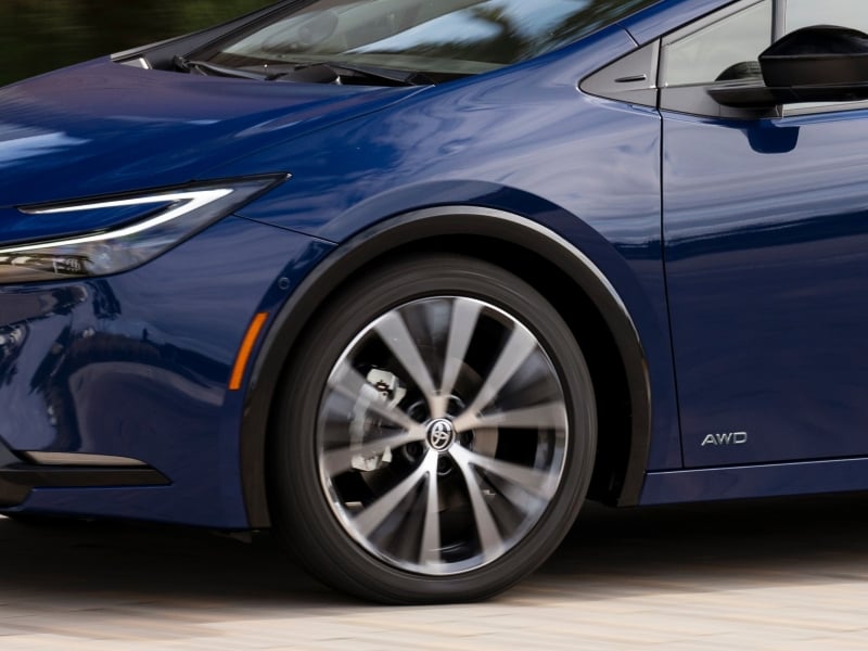 Self-Charging Hybrid Battery
