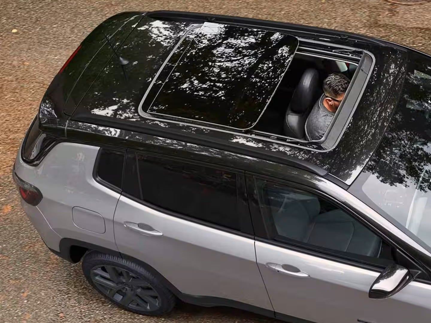 Dual‑Pane Panoramic Sunroof