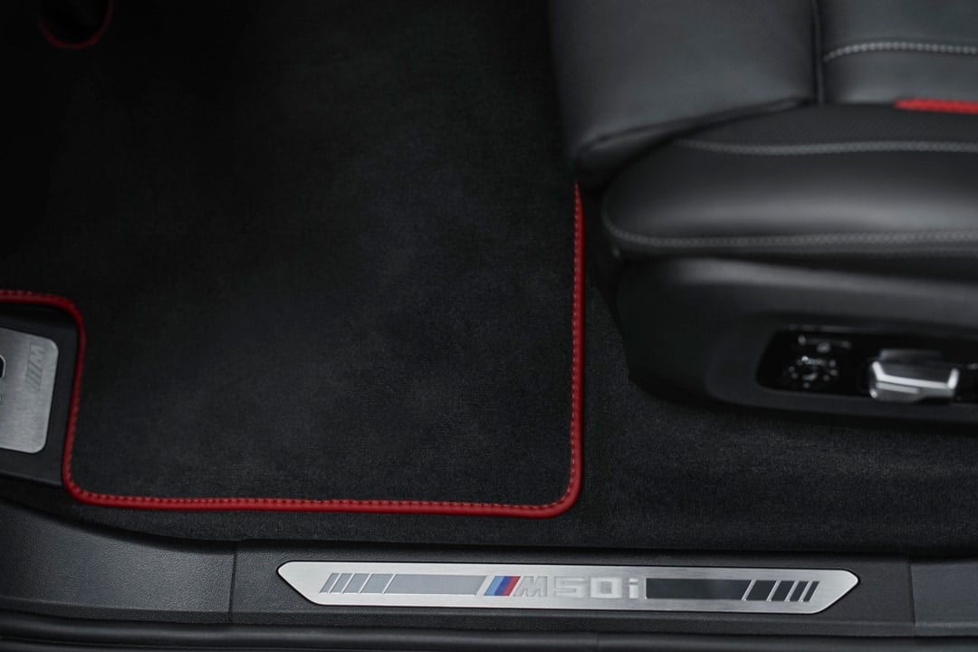 The interior carpet of the BMW X6.