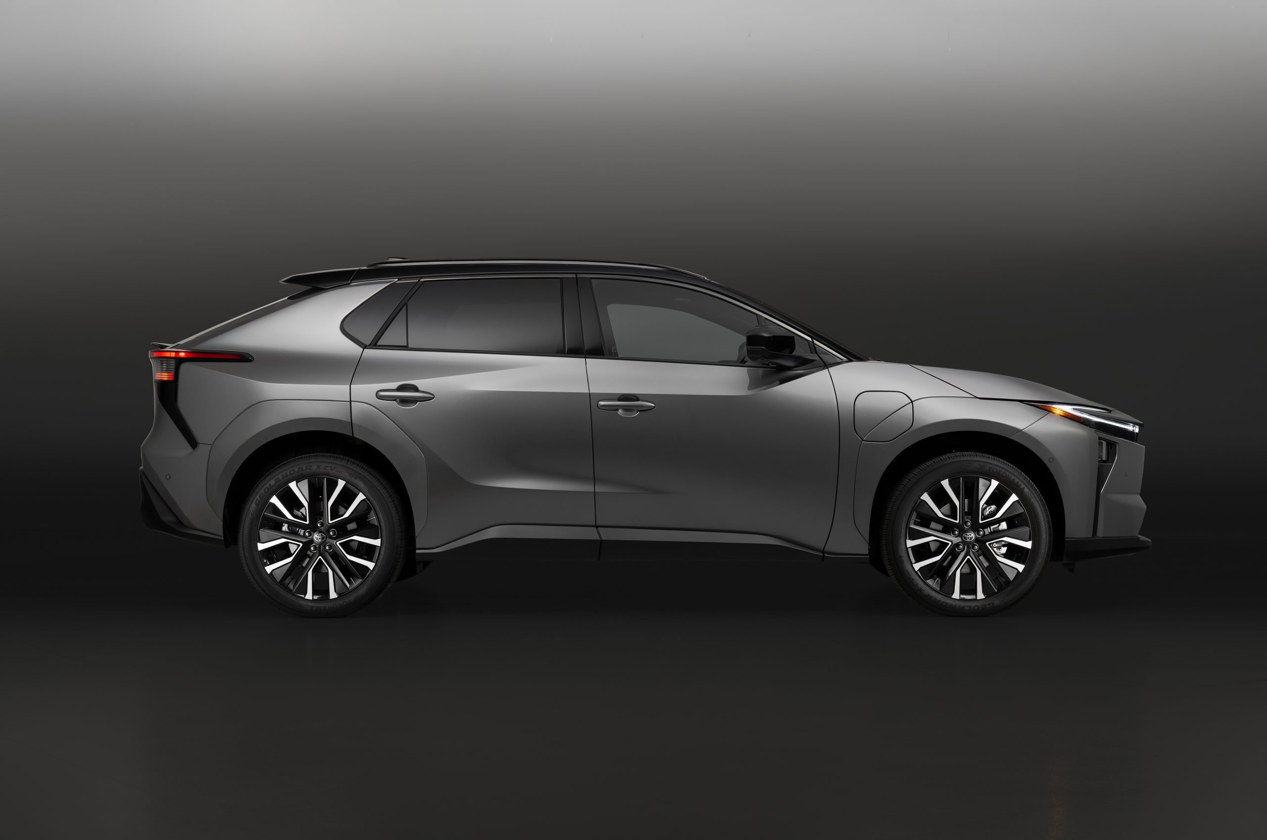Toyota_2026_bZ_Limited_HeavyMetal_Studio_002 slider_widget-17-6