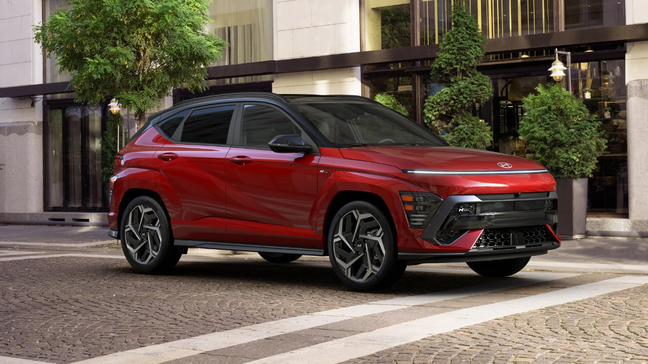 vue latérale avant d'un Hyundai Kona 2026