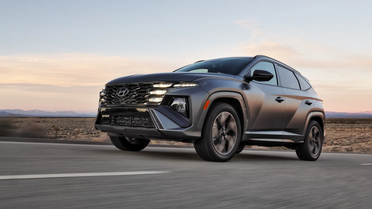 vue latérale avant d'un Hyundai Tucson 2025