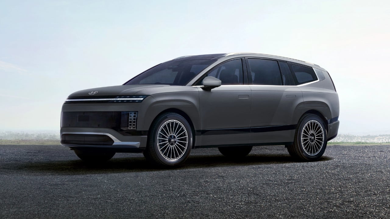 vue latérale avant d'un Hyundai Ioniq 9 2026