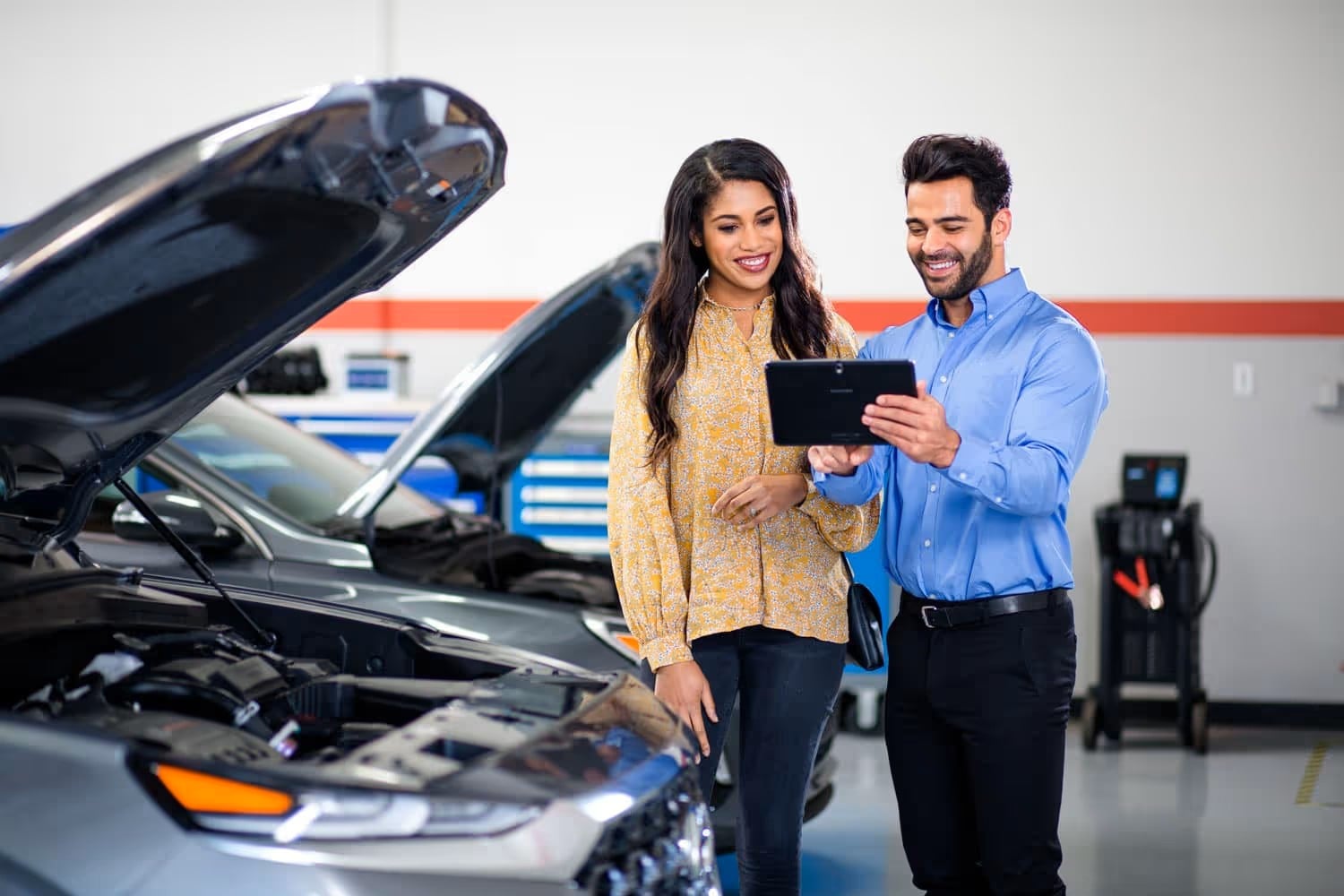 Hyundai_Service Advisor_Interaction_with Customer